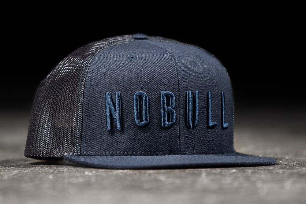 NOBULL Caps - Nobull Flat-Brim Trucker Tamnoplave (180975-TPA)